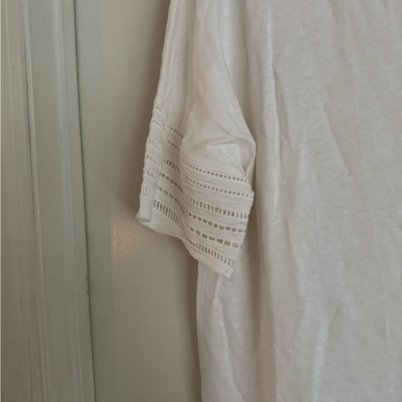 NWT Chico’s Women’s Linen Cut Out Sleeve Tee - Picture 2 of 10